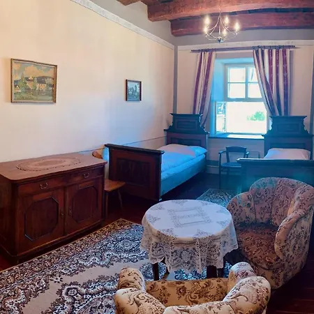 Zamek Homestay Mokrosuky
